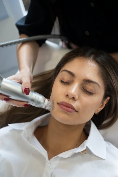 Sesión de Scarlet S en LIVE Salud y Estética Integral